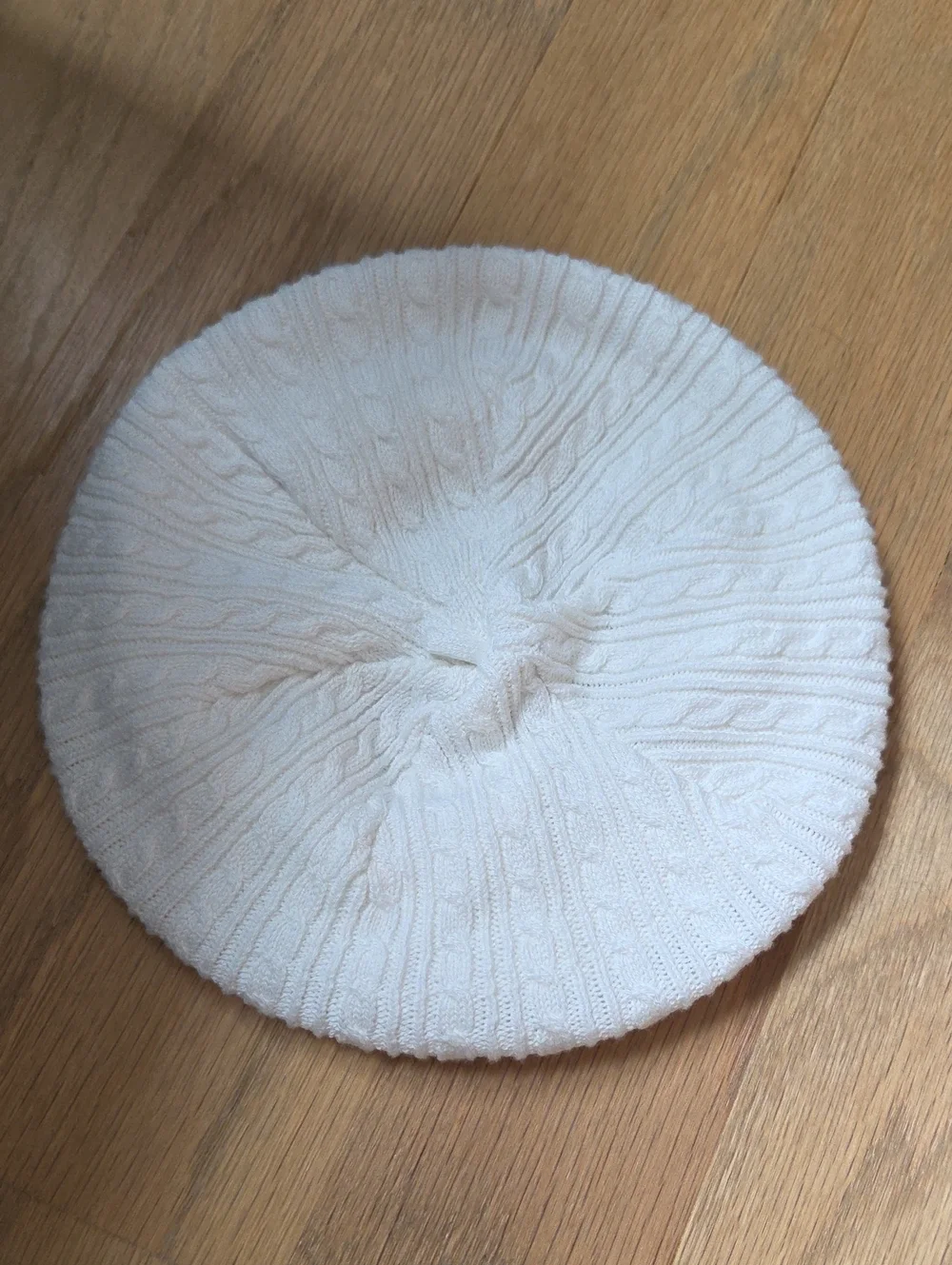 White Knit Beret Hat - Brand Unknown